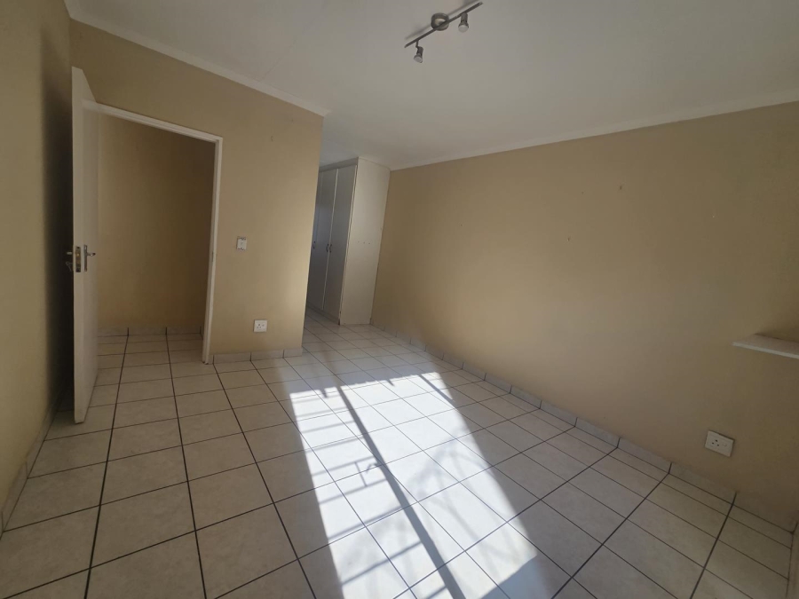 To Let 3 Bedroom Property for Rent in Breaunanda Gauteng