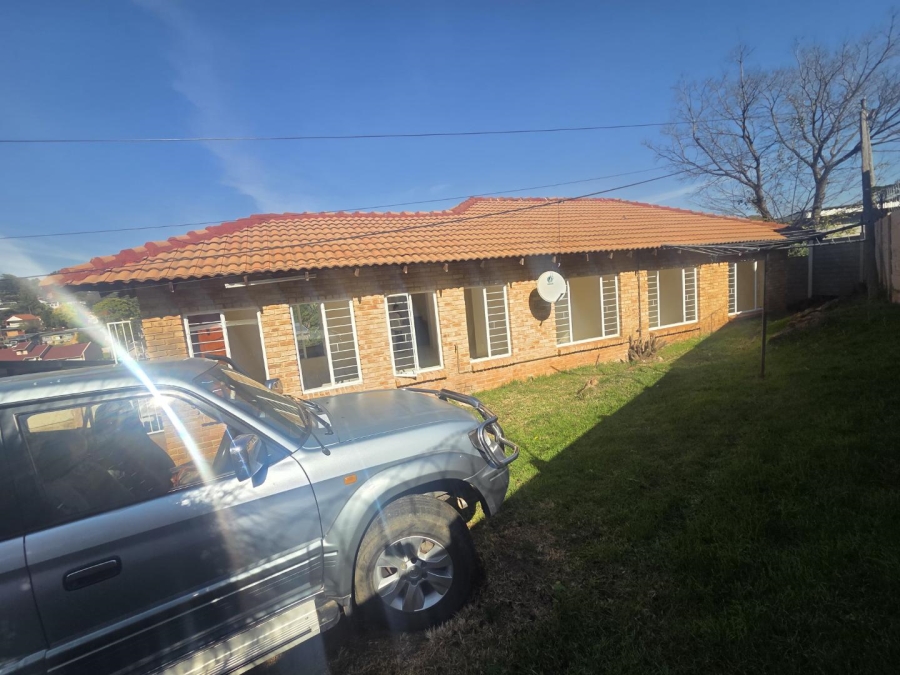To Let 3 Bedroom Property for Rent in Breaunanda Gauteng