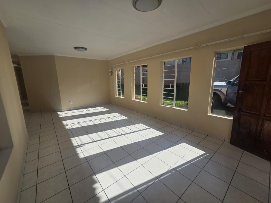 To Let 3 Bedroom Property for Rent in Breaunanda Gauteng