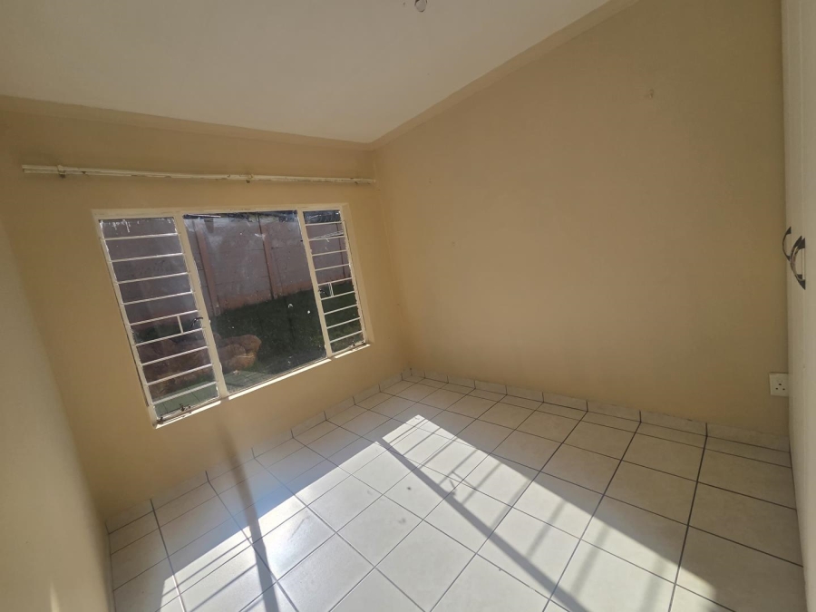 To Let 3 Bedroom Property for Rent in Breaunanda Gauteng