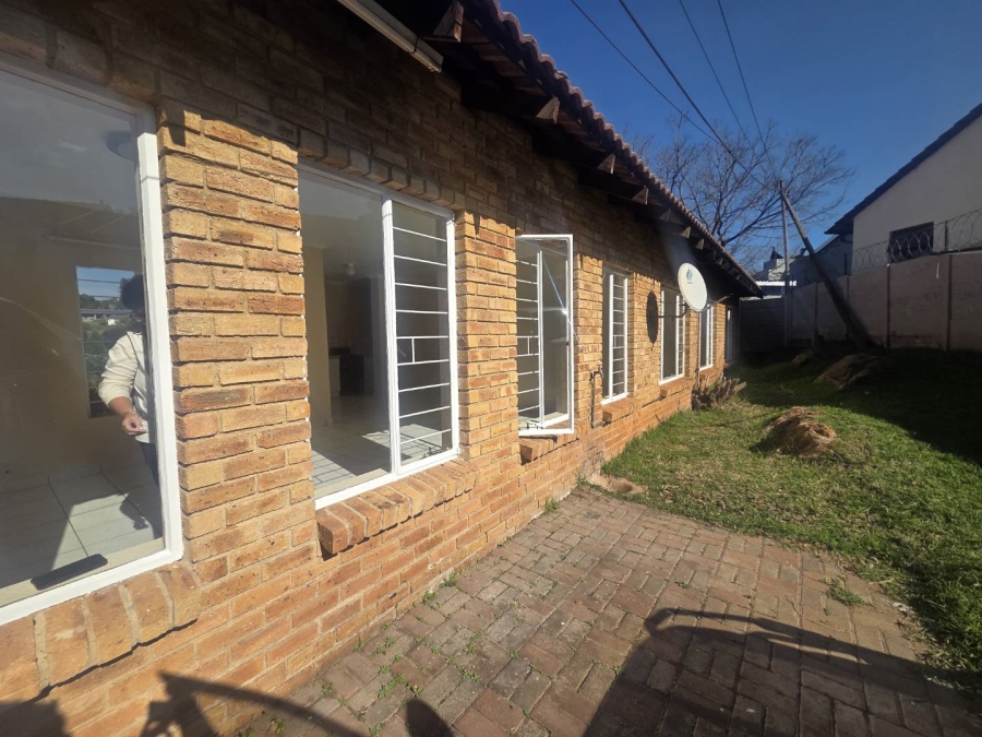To Let 3 Bedroom Property for Rent in Breaunanda Gauteng