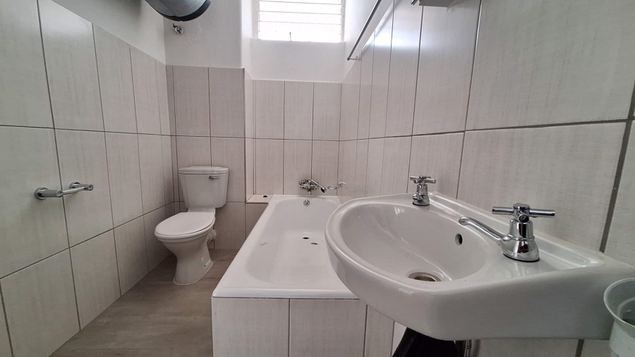 To Let 2 Bedroom Property for Rent in Constantia Kloof Gauteng