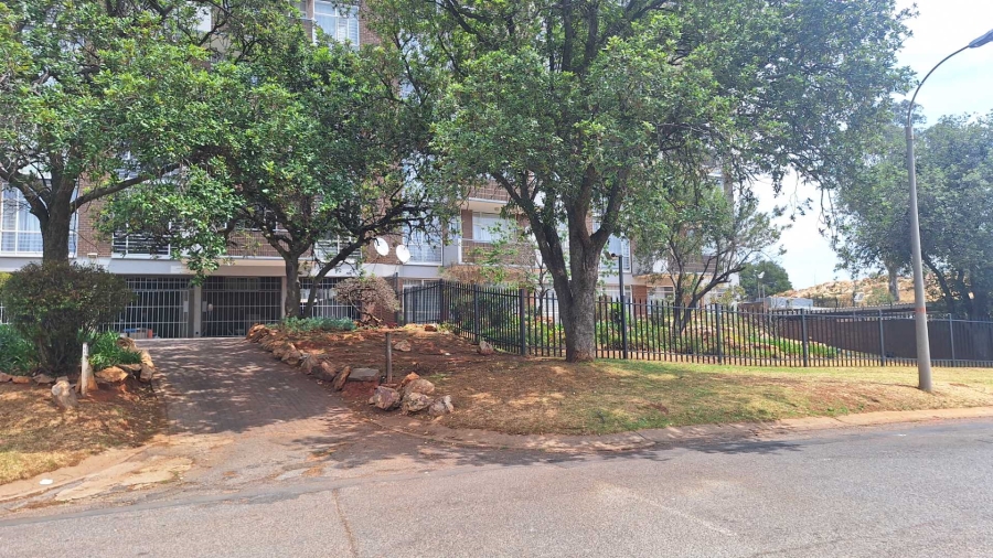To Let 2 Bedroom Property for Rent in Constantia Kloof Gauteng