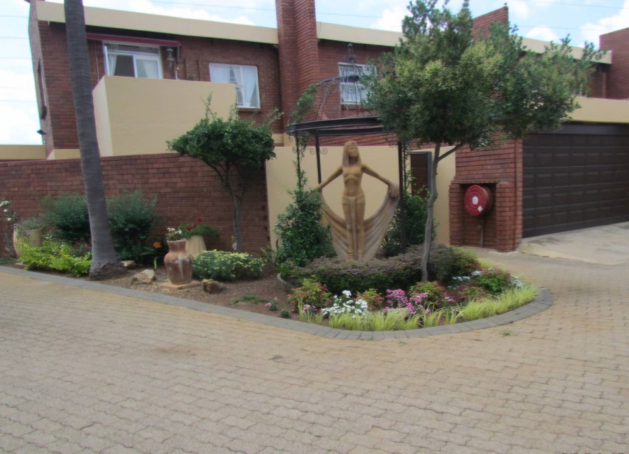 3 Bedroom Property for Sale in Elardus Park Gauteng
