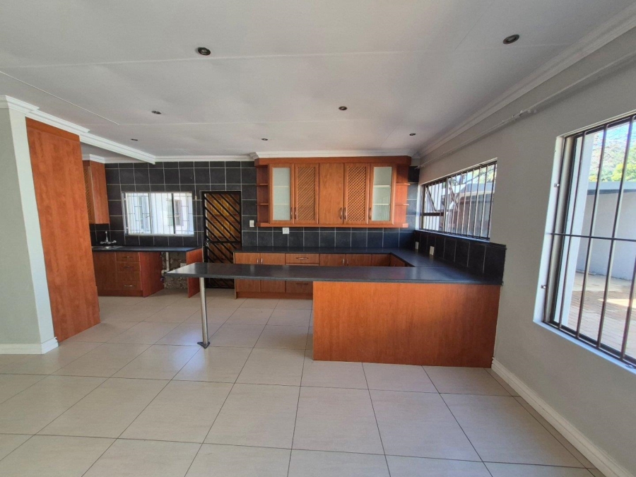 3 Bedroom Property for Sale in Garsfontein Gauteng