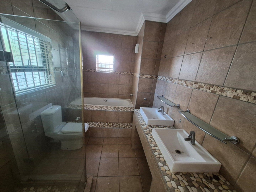 3 Bedroom Property for Sale in Garsfontein Gauteng