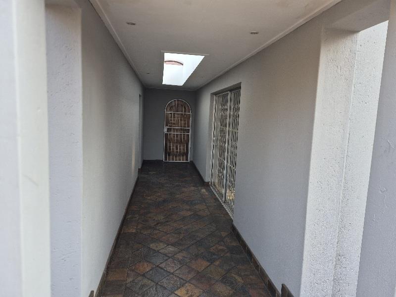 3 Bedroom Property for Sale in Garsfontein Gauteng