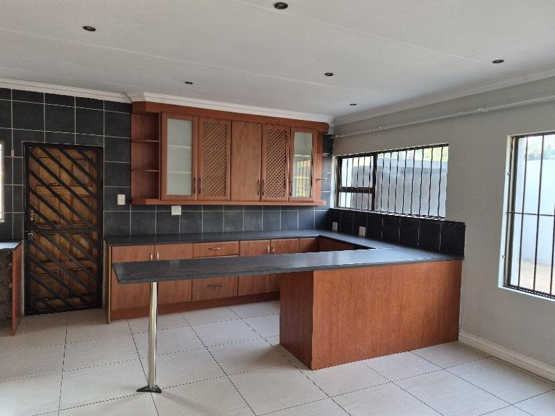 3 Bedroom Property for Sale in Garsfontein Gauteng
