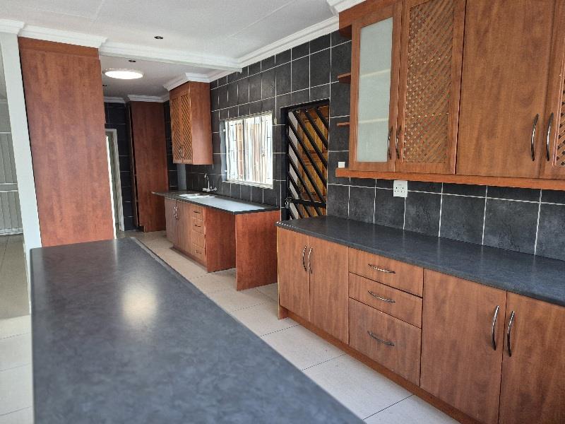 3 Bedroom Property for Sale in Garsfontein Gauteng