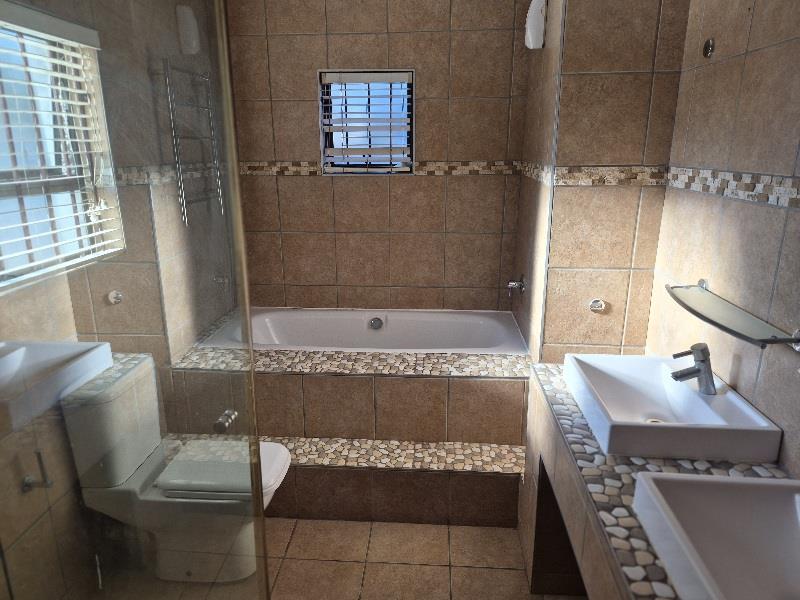 3 Bedroom Property for Sale in Garsfontein Gauteng