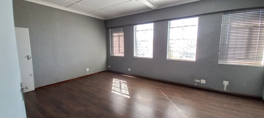 To Let Commercial Property for Rent in Benrose Gauteng