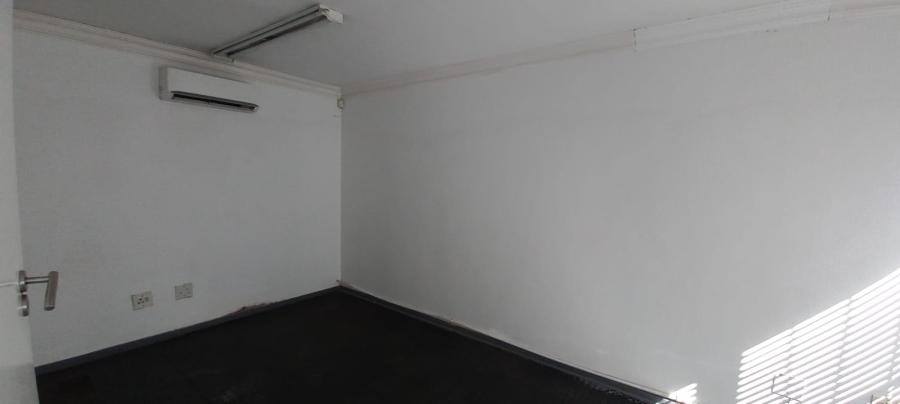 To Let Commercial Property for Rent in Benrose Gauteng