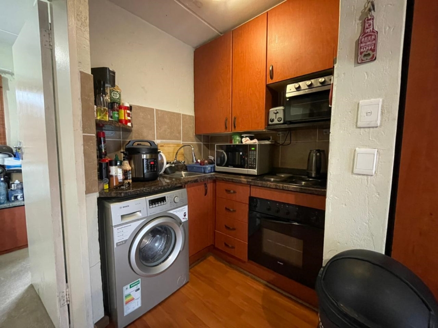 2 Bedroom Property for Sale in Rooihuiskraal North Gauteng