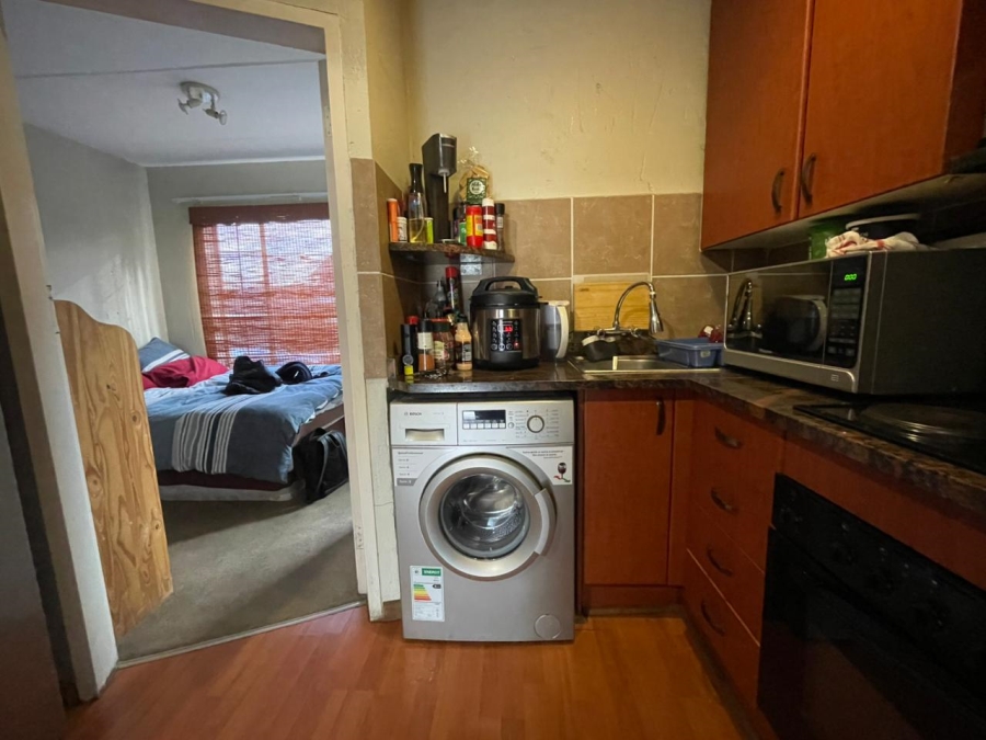 2 Bedroom Property for Sale in Rooihuiskraal North Gauteng
