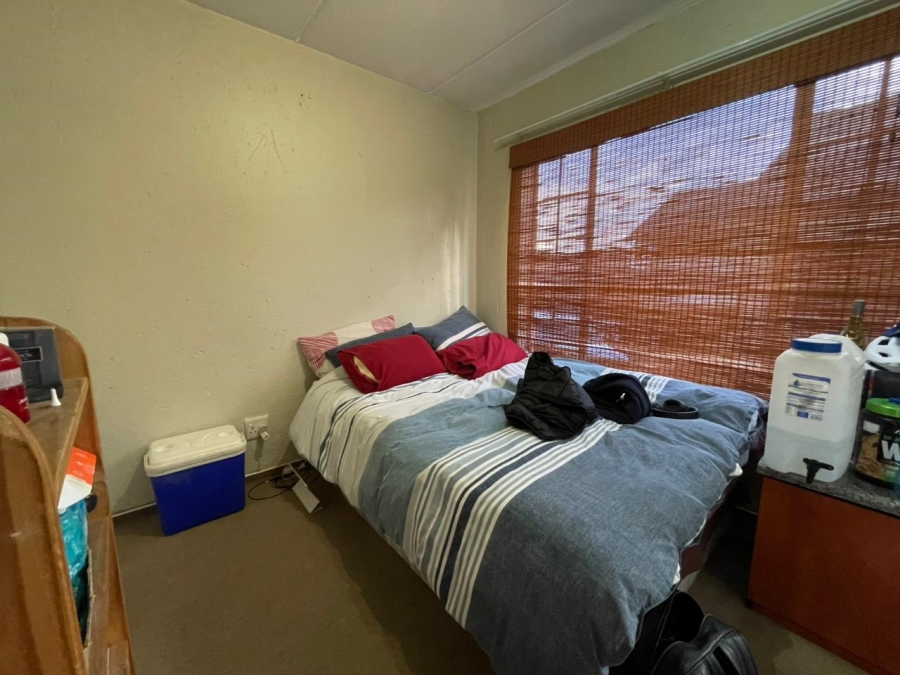 2 Bedroom Property for Sale in Rooihuiskraal North Gauteng
