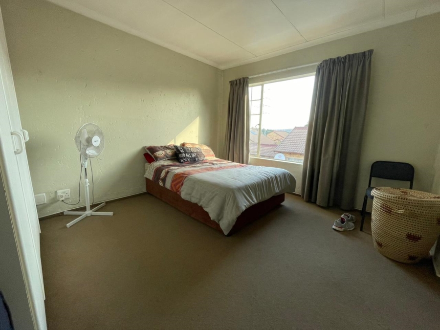 2 Bedroom Property for Sale in Rooihuiskraal North Gauteng