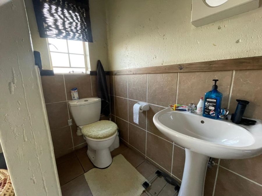 2 Bedroom Property for Sale in Rooihuiskraal North Gauteng