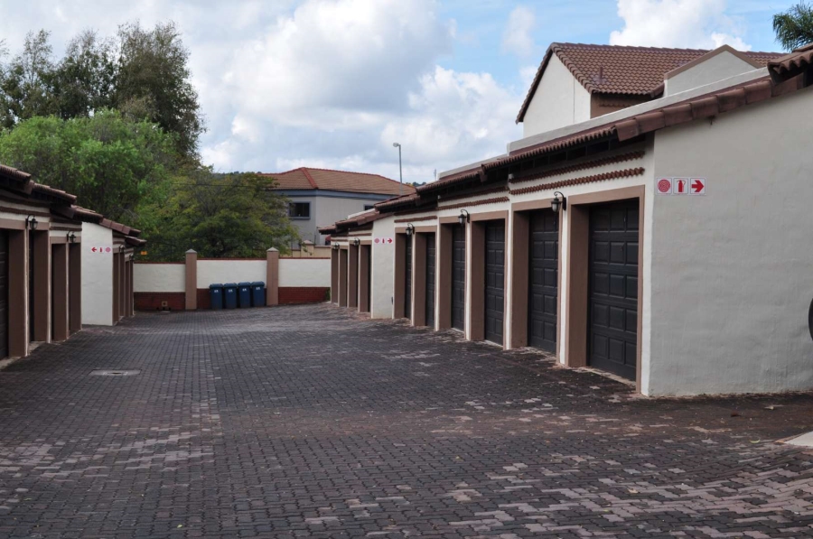 To Let 2 Bedroom Property for Rent in Faerie Glen Gauteng