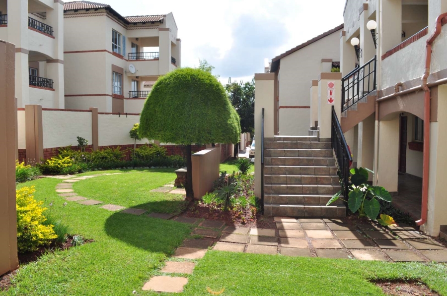 To Let 2 Bedroom Property for Rent in Faerie Glen Gauteng