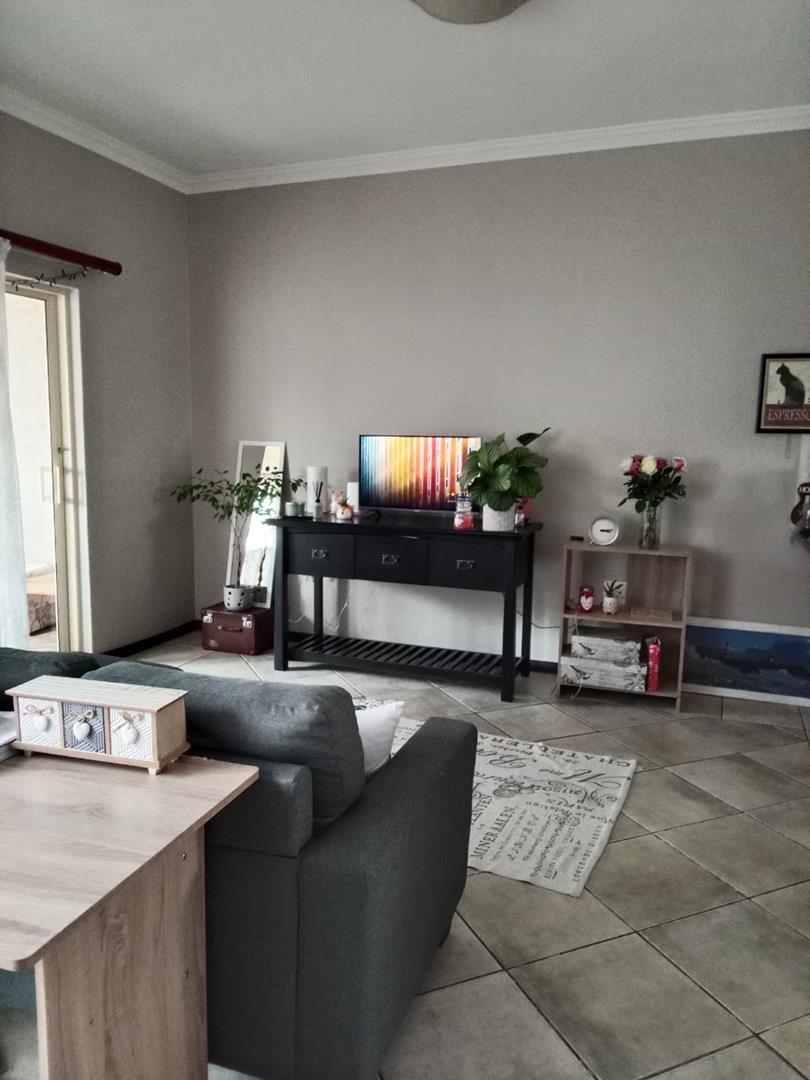 To Let 2 Bedroom Property for Rent in Faerie Glen Gauteng