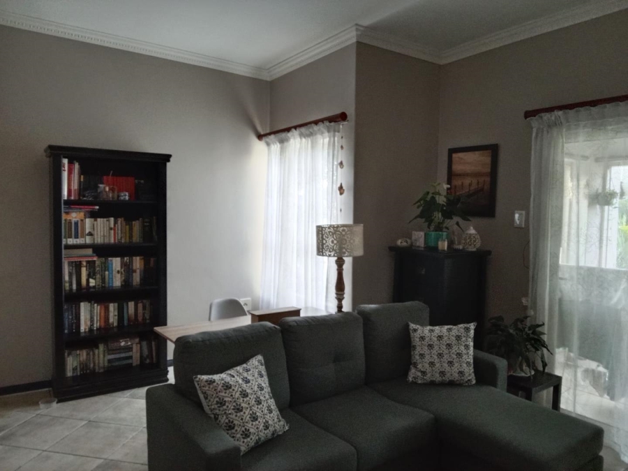 To Let 2 Bedroom Property for Rent in Faerie Glen Gauteng