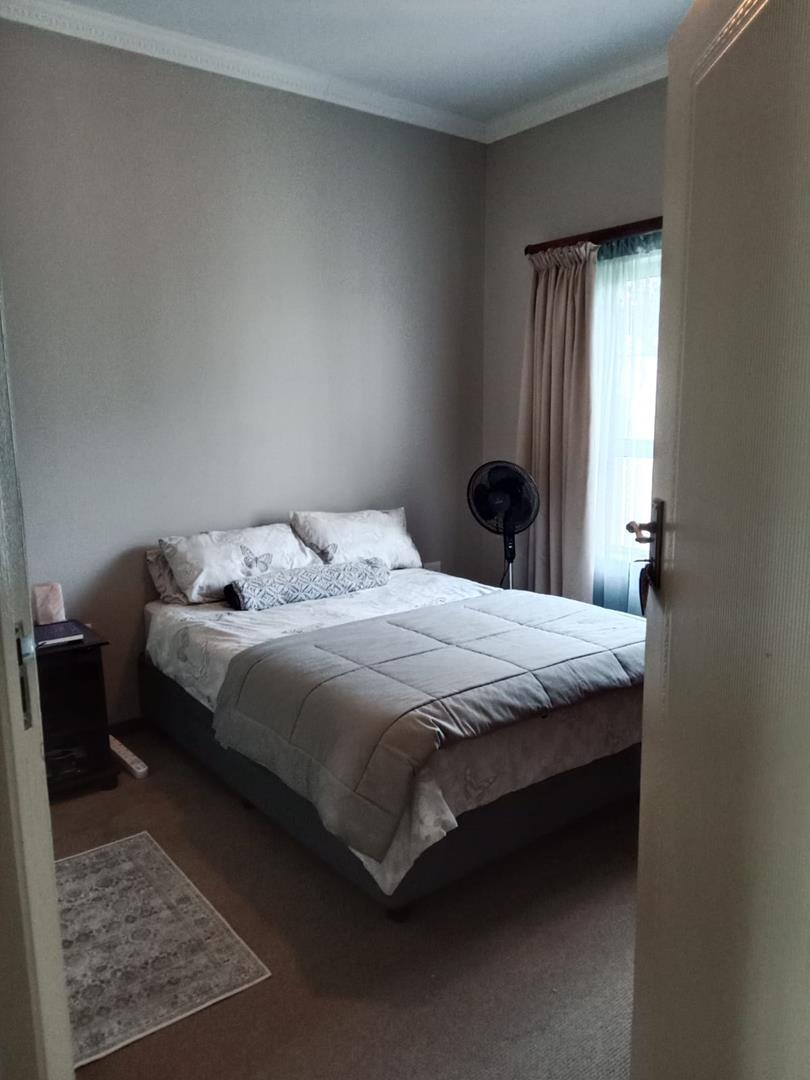 To Let 2 Bedroom Property for Rent in Faerie Glen Gauteng