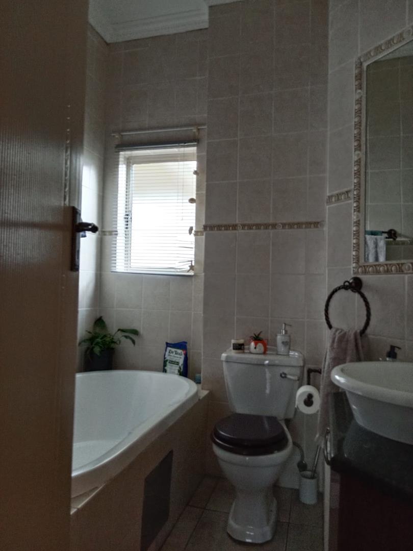 To Let 2 Bedroom Property for Rent in Faerie Glen Gauteng