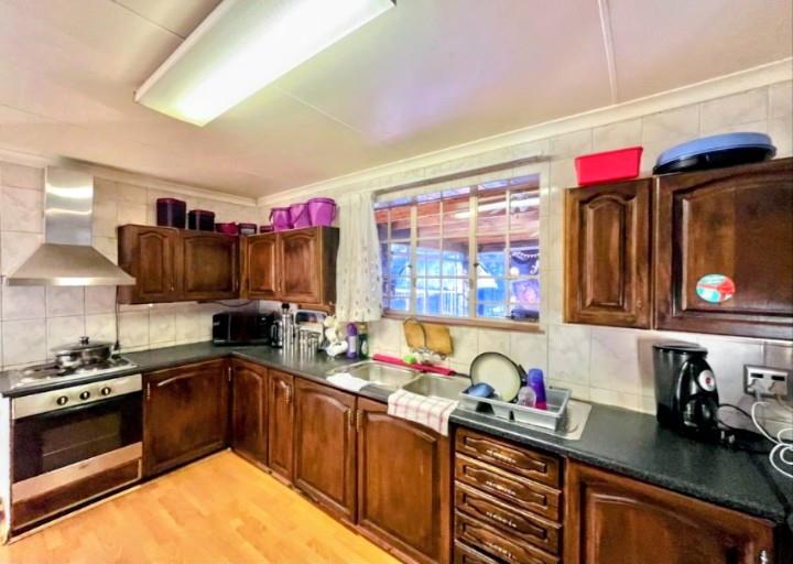 5 Bedroom Property for Sale in Oakdene Gauteng