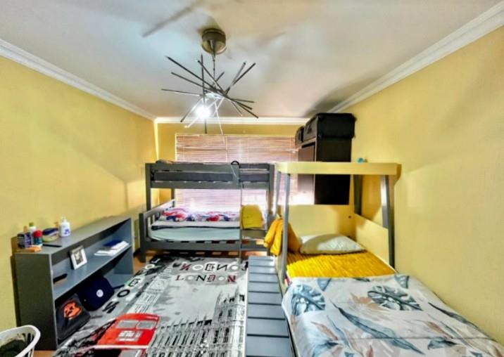 5 Bedroom Property for Sale in Oakdene Gauteng