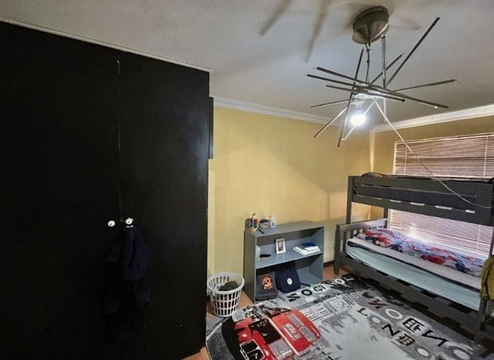 5 Bedroom Property for Sale in Oakdene Gauteng