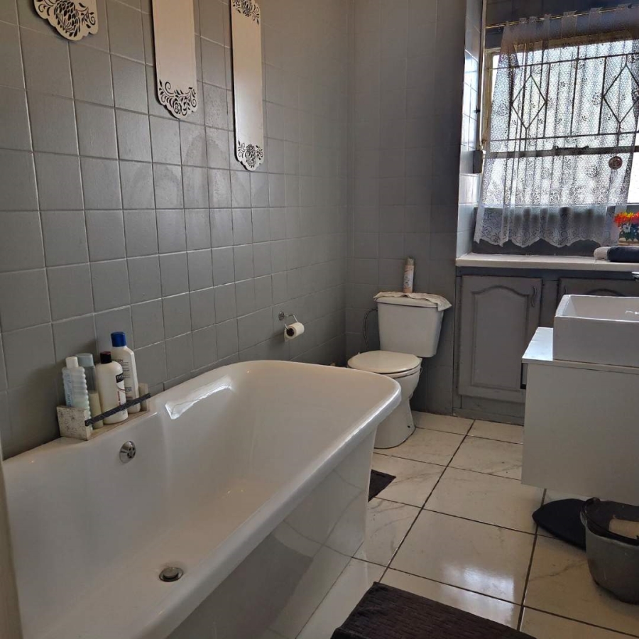 2 Bedroom Property for Sale in Albemarle Gauteng
