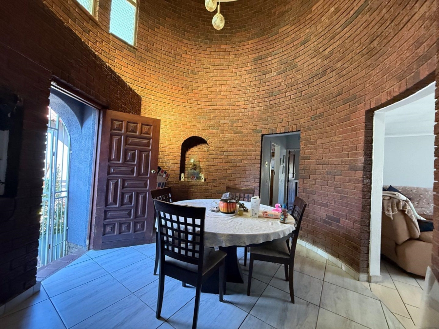 5 Bedroom Property for Sale in Brackenhurst Gauteng