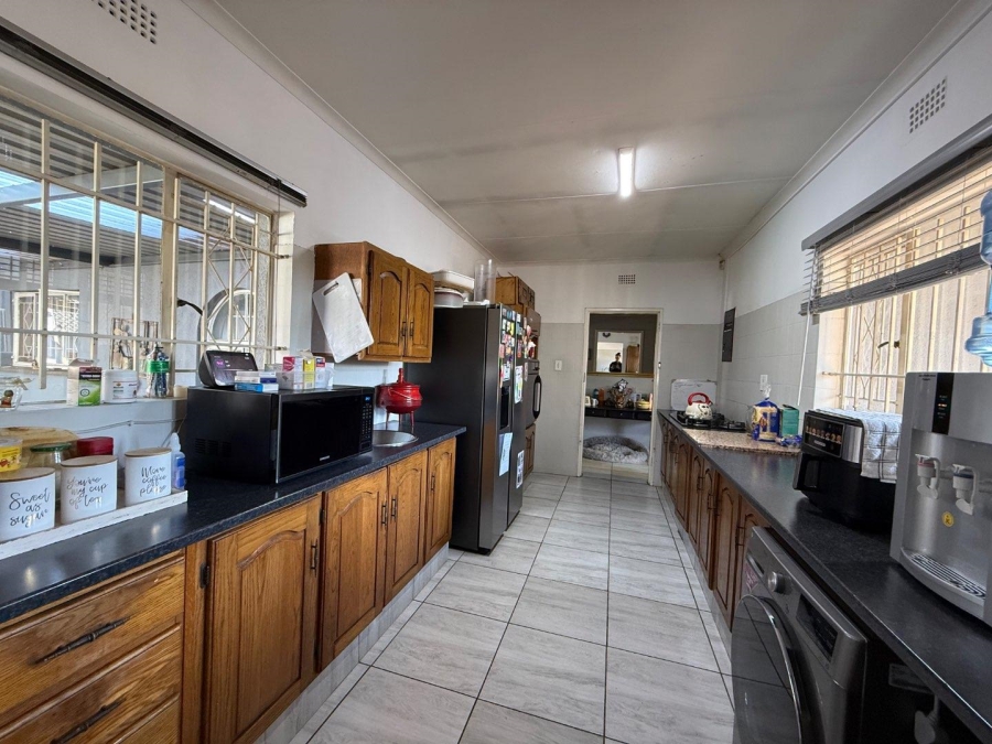 5 Bedroom Property for Sale in Brackenhurst Gauteng