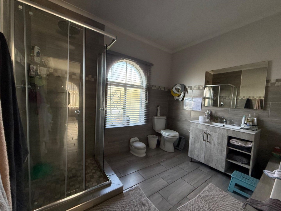 5 Bedroom Property for Sale in Brackenhurst Gauteng