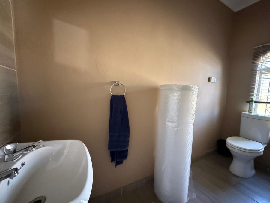 5 Bedroom Property for Sale in Brackenhurst Gauteng