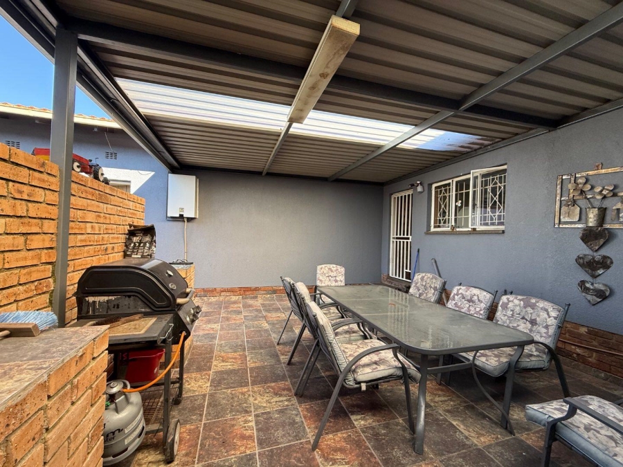 5 Bedroom Property for Sale in Brackenhurst Gauteng