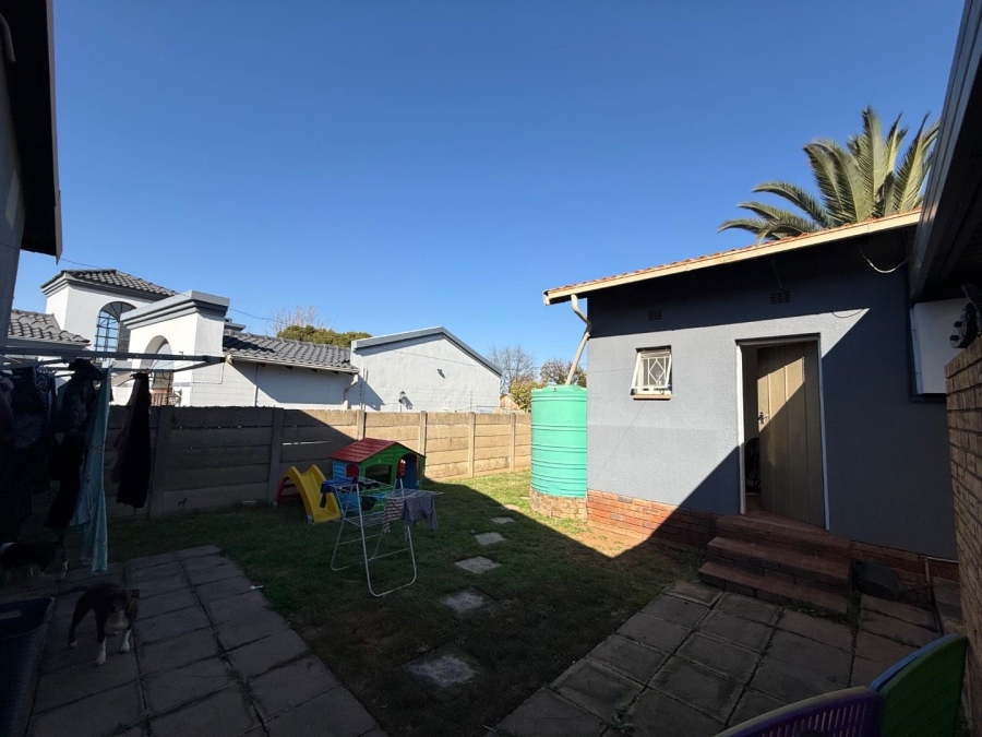 5 Bedroom Property for Sale in Brackenhurst Gauteng