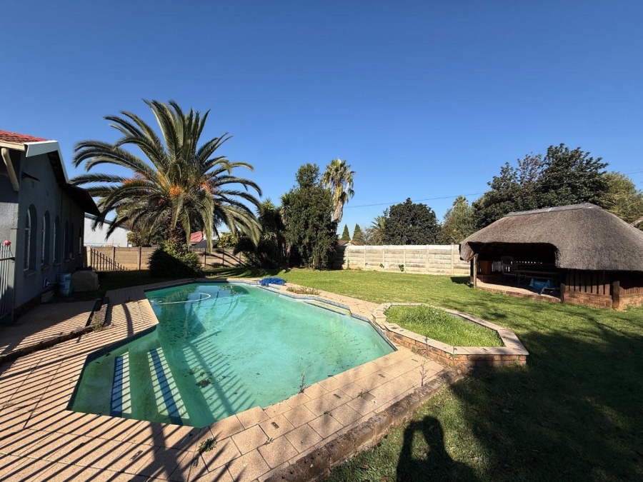 5 Bedroom Property for Sale in Brackenhurst Gauteng
