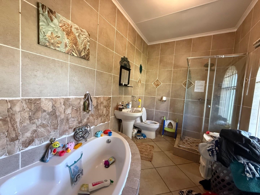 5 Bedroom Property for Sale in Brackenhurst Gauteng