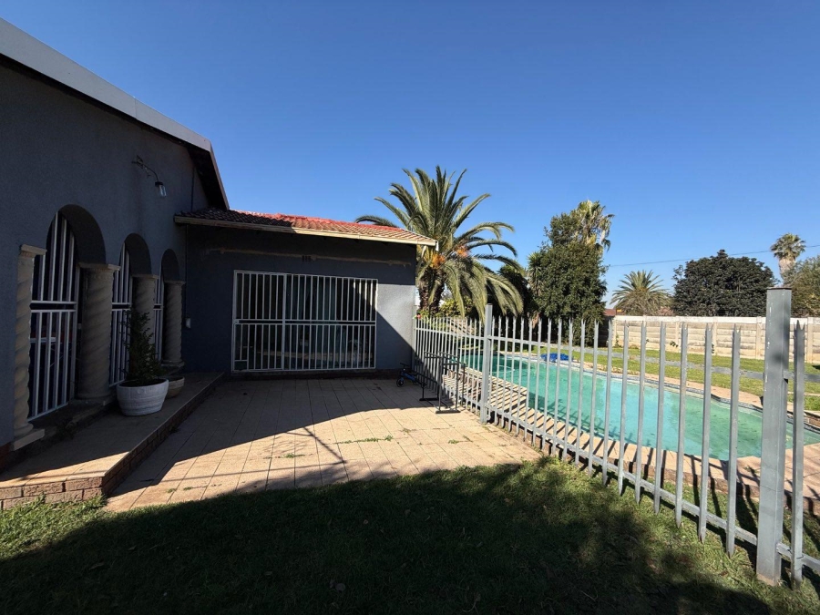 5 Bedroom Property for Sale in Brackenhurst Gauteng