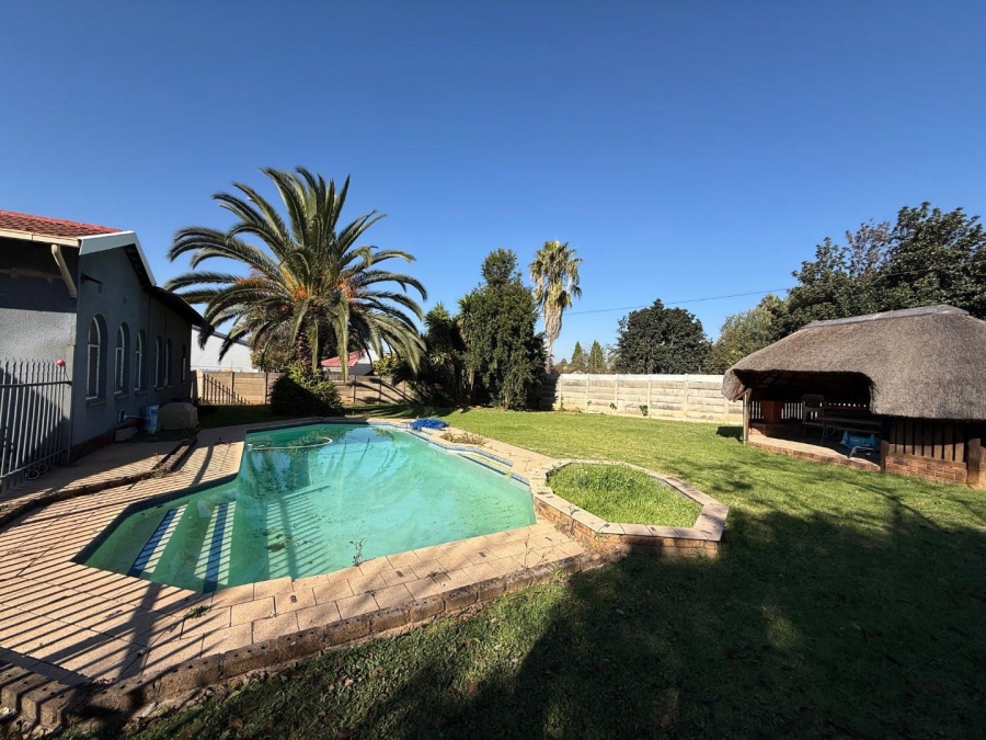 5 Bedroom Property for Sale in Brackenhurst Gauteng