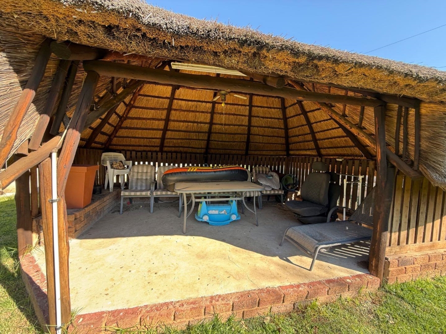 5 Bedroom Property for Sale in Brackenhurst Gauteng