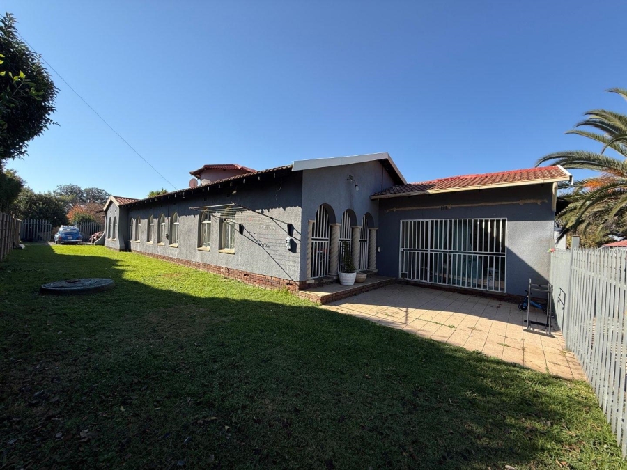 5 Bedroom Property for Sale in Brackenhurst Gauteng