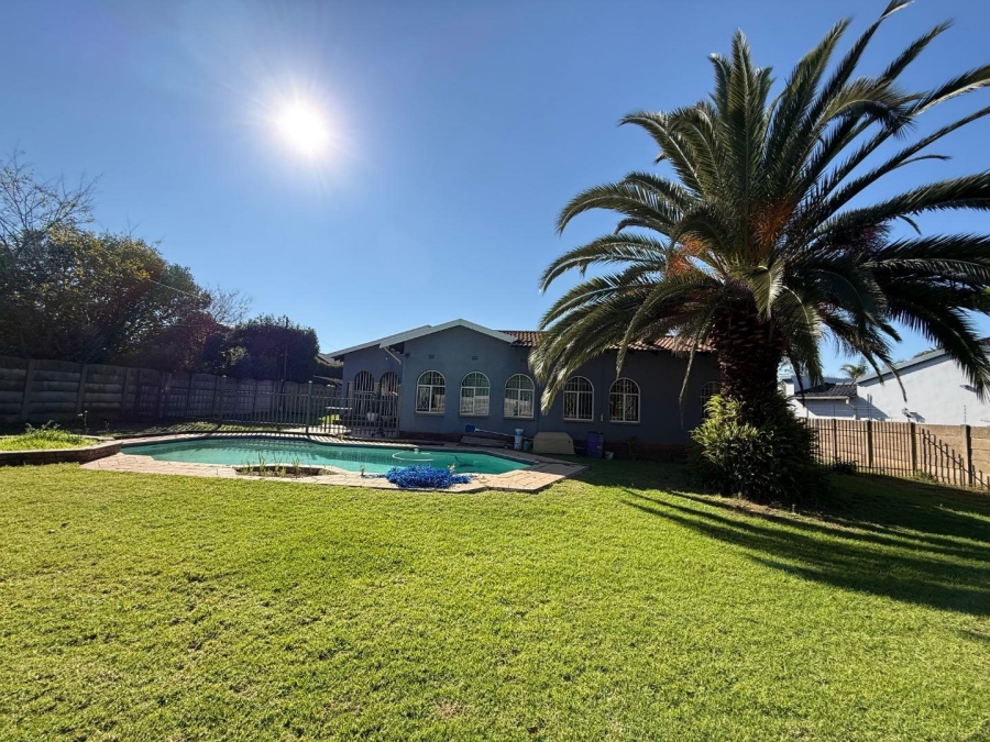 5 Bedroom Property for Sale in Brackenhurst Gauteng