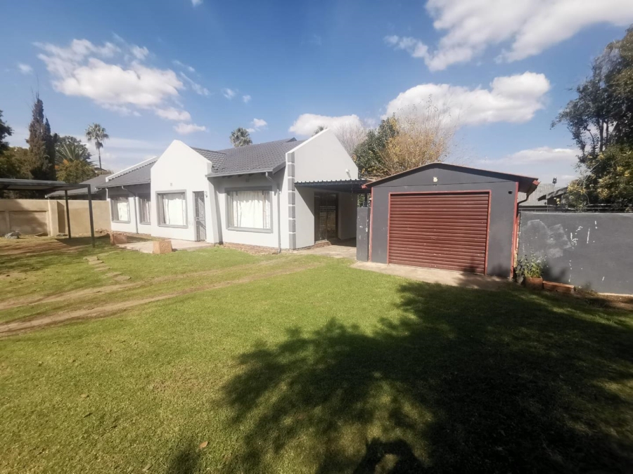 To Let 3 Bedroom Property for Rent in Brackendowns Gauteng