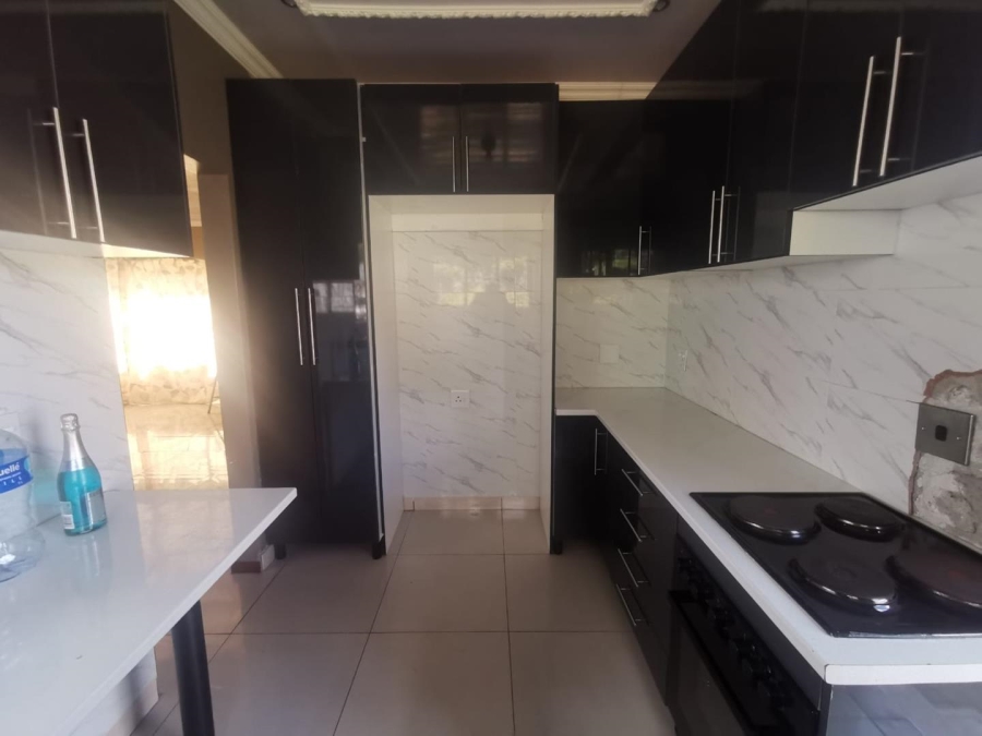 To Let 3 Bedroom Property for Rent in Brackendowns Gauteng