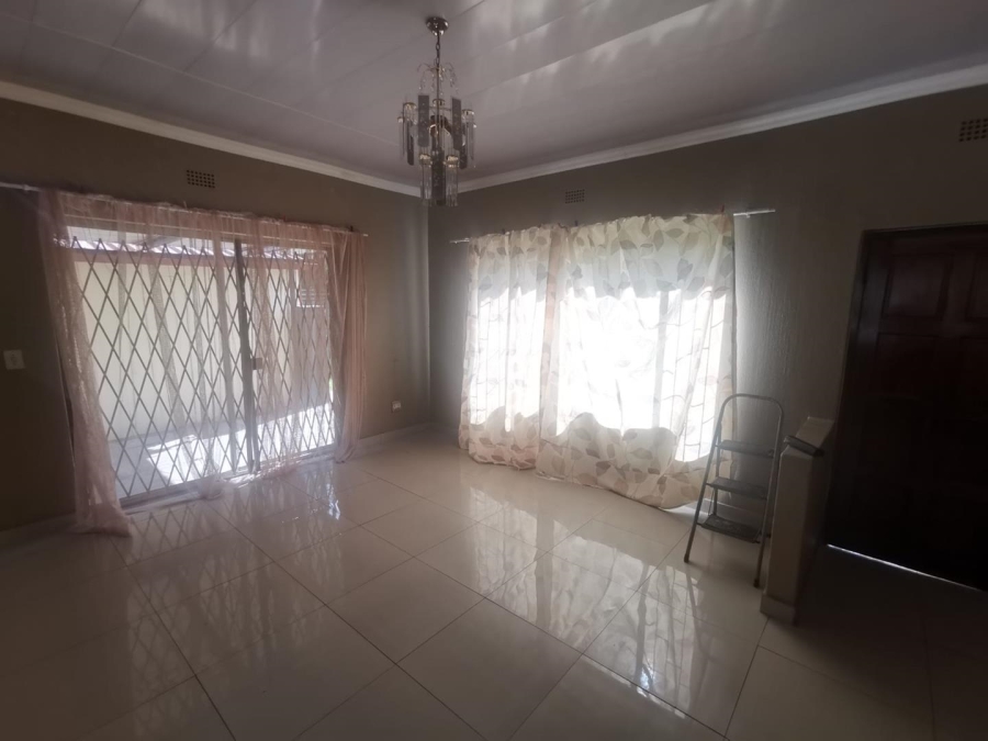 To Let 3 Bedroom Property for Rent in Brackendowns Gauteng
