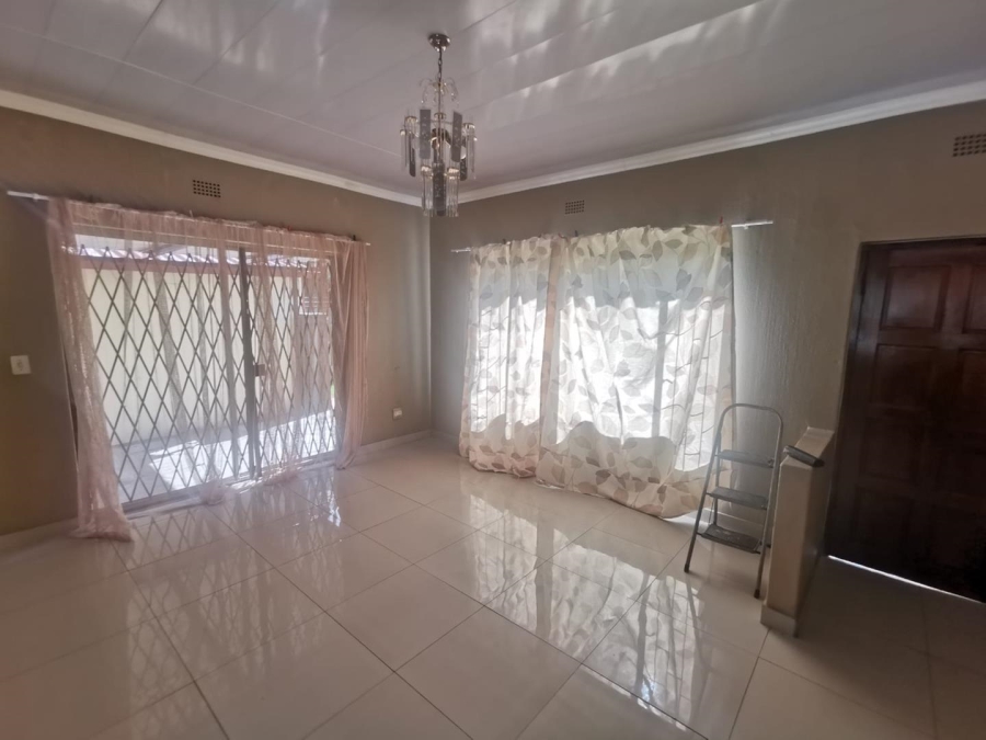 To Let 3 Bedroom Property for Rent in Brackendowns Gauteng