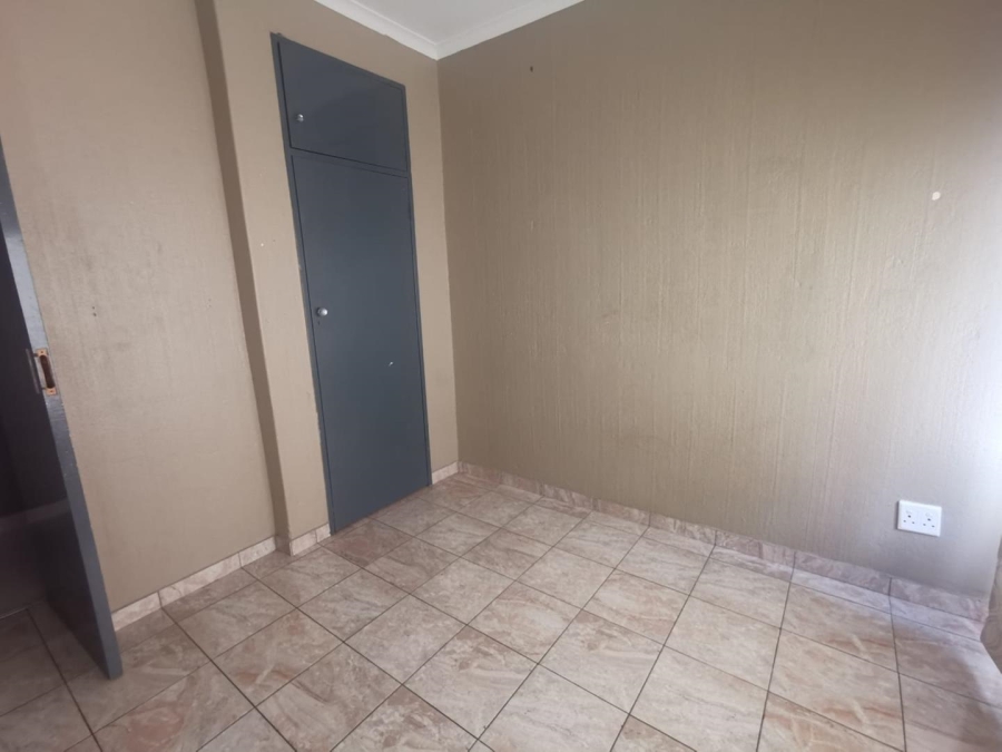 To Let 3 Bedroom Property for Rent in Brackendowns Gauteng