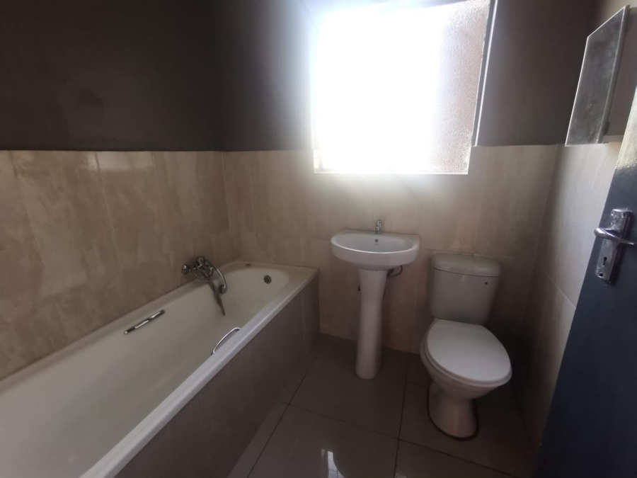 To Let 3 Bedroom Property for Rent in Brackendowns Gauteng